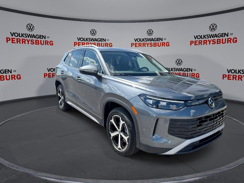 New 2025 Volkswagen Tiguan SE AWD w/ Panoramic Sunroof Package SE AWD