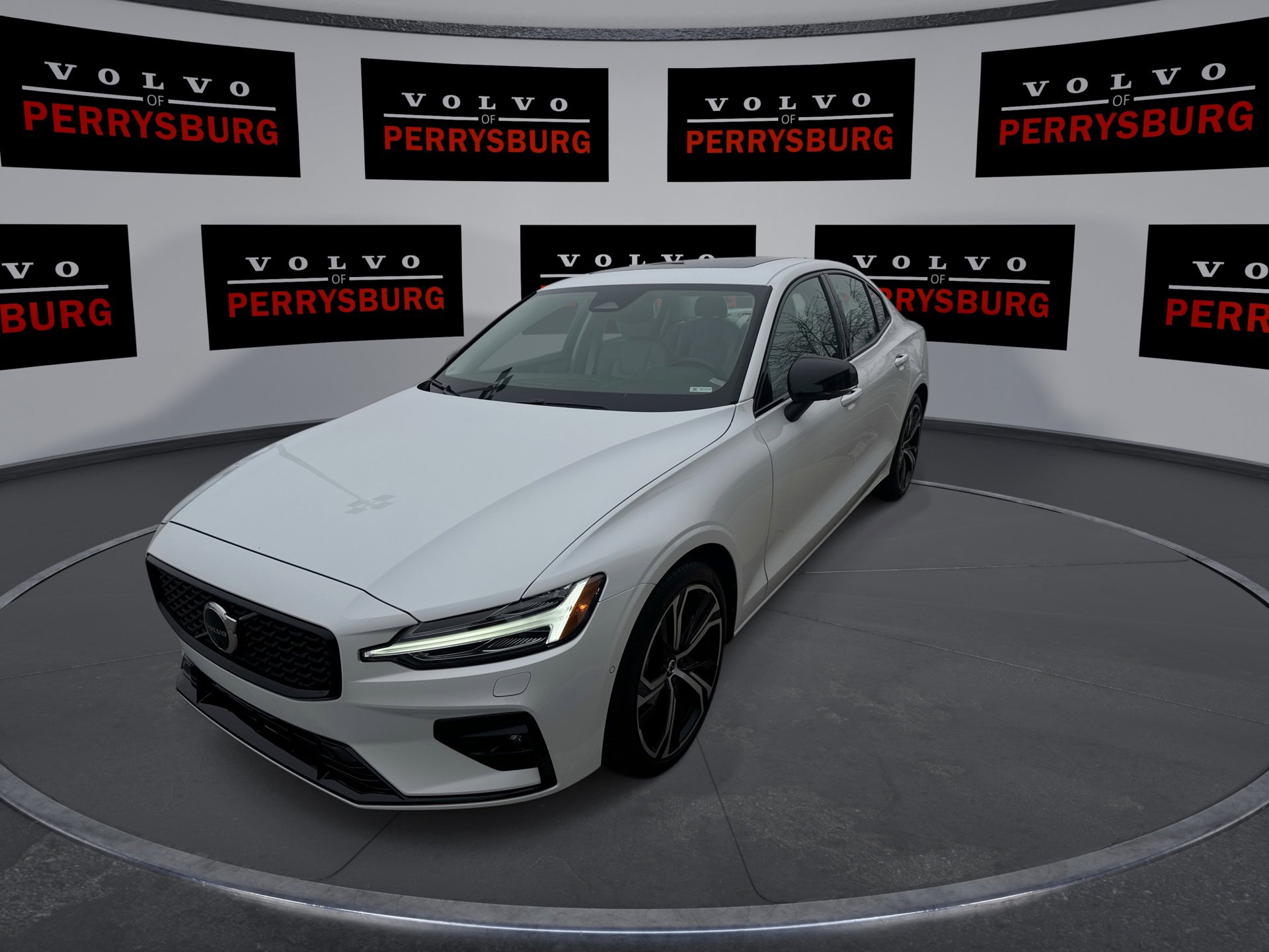 2024 Volvo S60 B5 AWD Plus photo 4