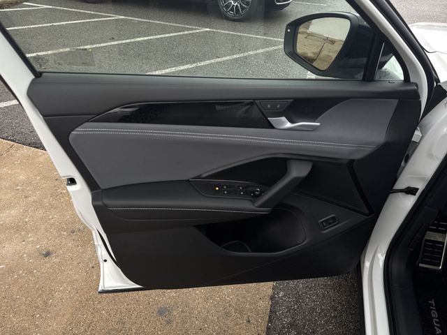 2026 Volkswagen Tiguan SE R-LINE BLACK - Photo 23