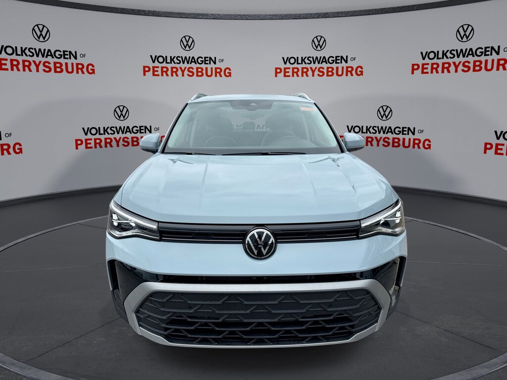 New 2025 Volkswagen Taos SE AWD w/ Panoramic Sunroof Package SE AWD