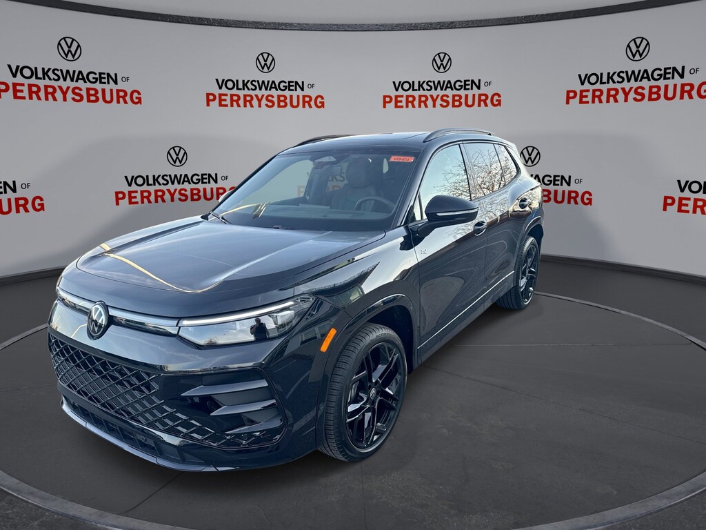 New 2025 Volkswagen Tiguan SE R-Line Black AWD SE R-Line Black AWD