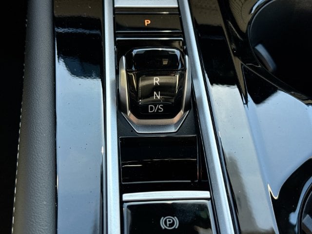 2026 Volkswagen Atlas Cross Sport SEL Premium R-LINE - Photo 16