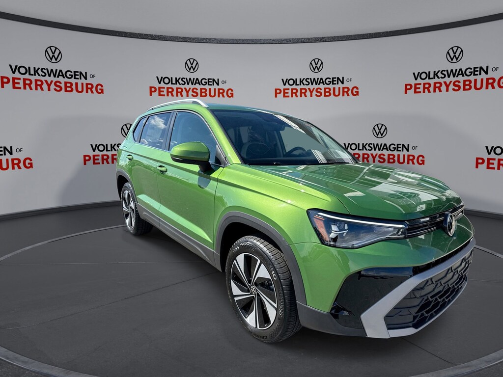 New 2025 Volkswagen Taos SE AWD w/ Sunroof Package SE AWD