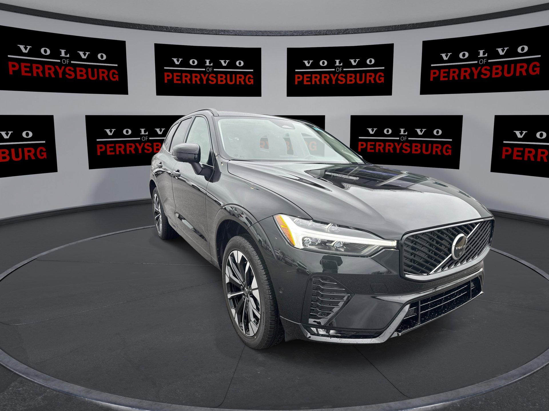 2026 Volvo XC60 B5 Plus photo 2