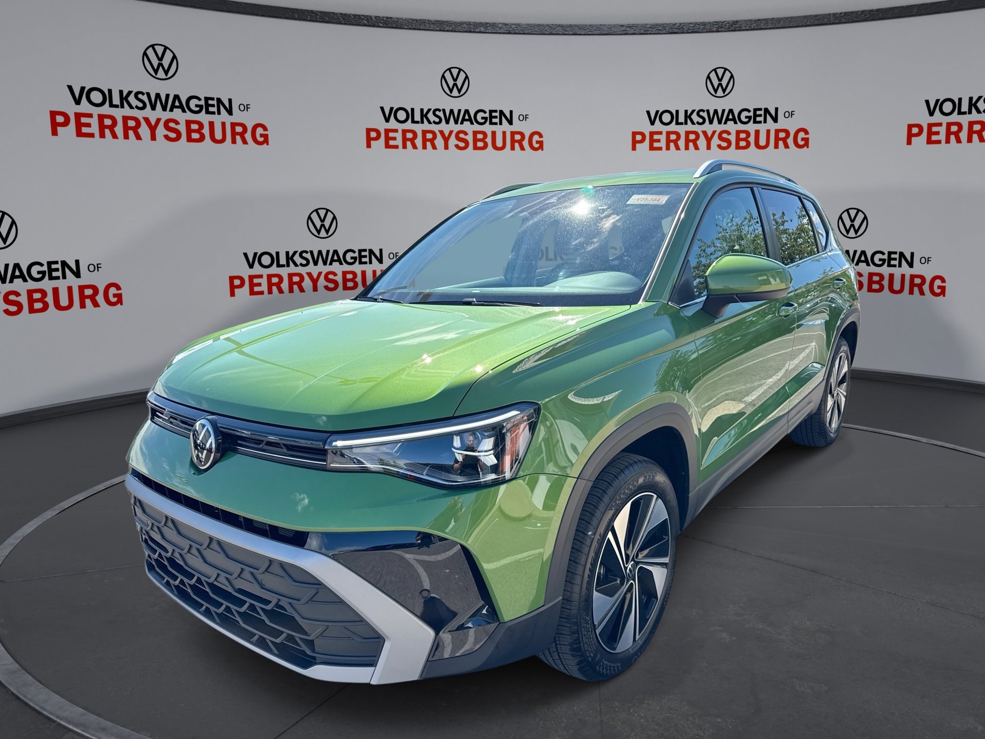 2025 Volkswagen Taos SE's photo