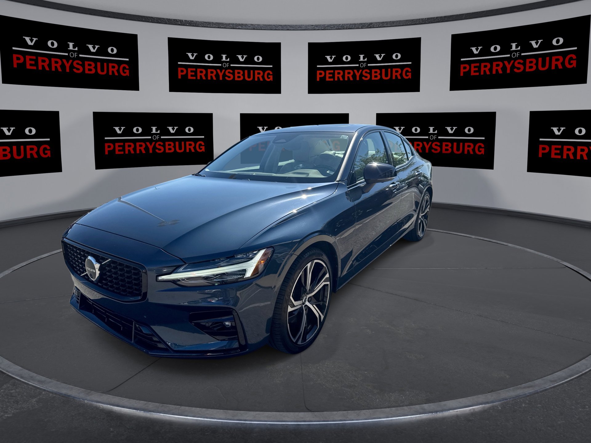 2023 Volvo S60 B5 AWD Plus photo 4