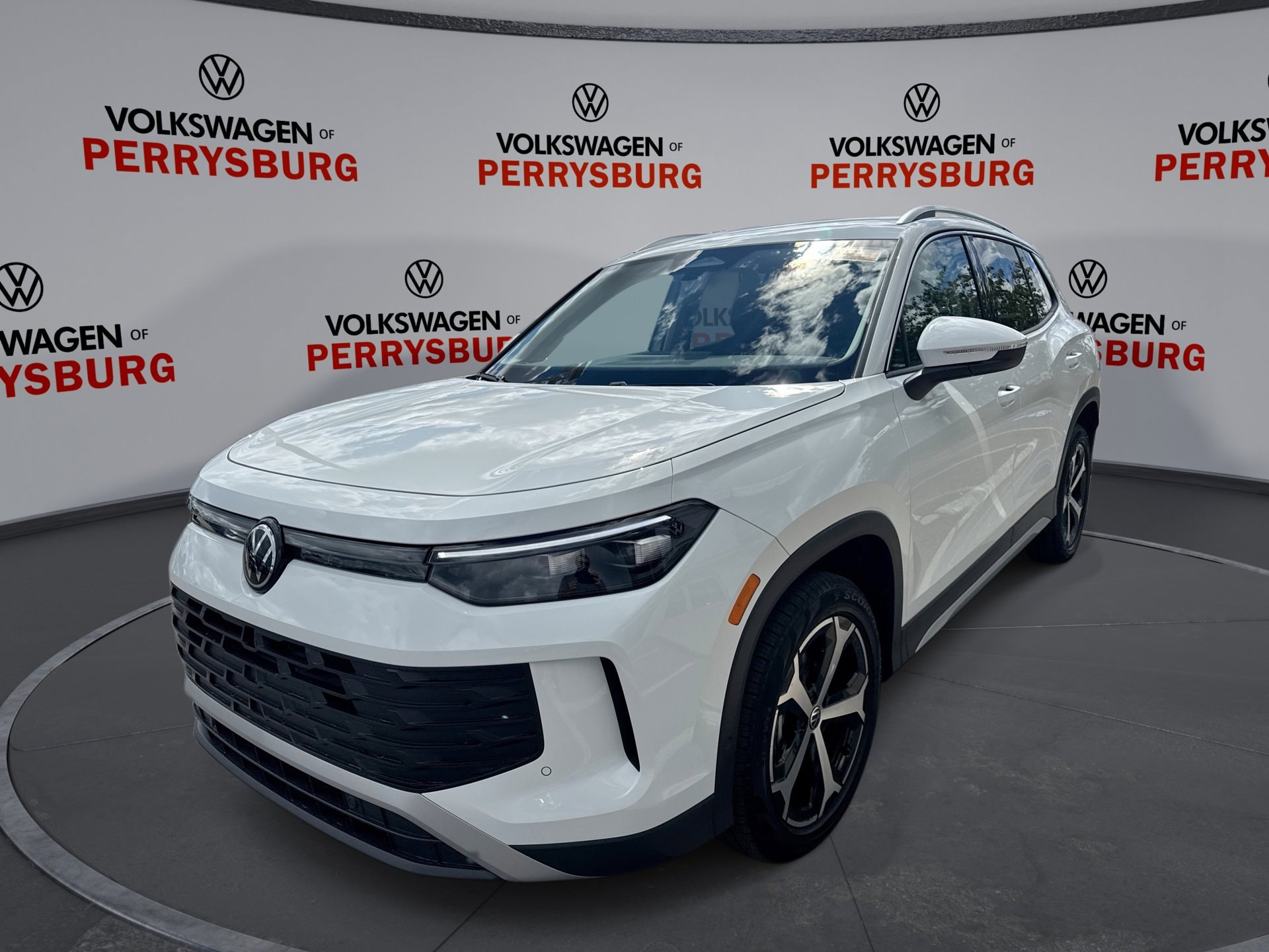 2025 Volkswagen Tiguan SE's photo