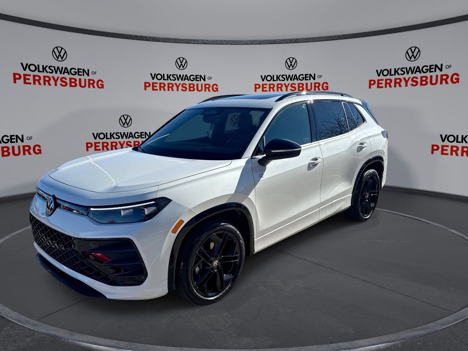 2026 Volkswagen Tiguan SE R-Line Black photo 3