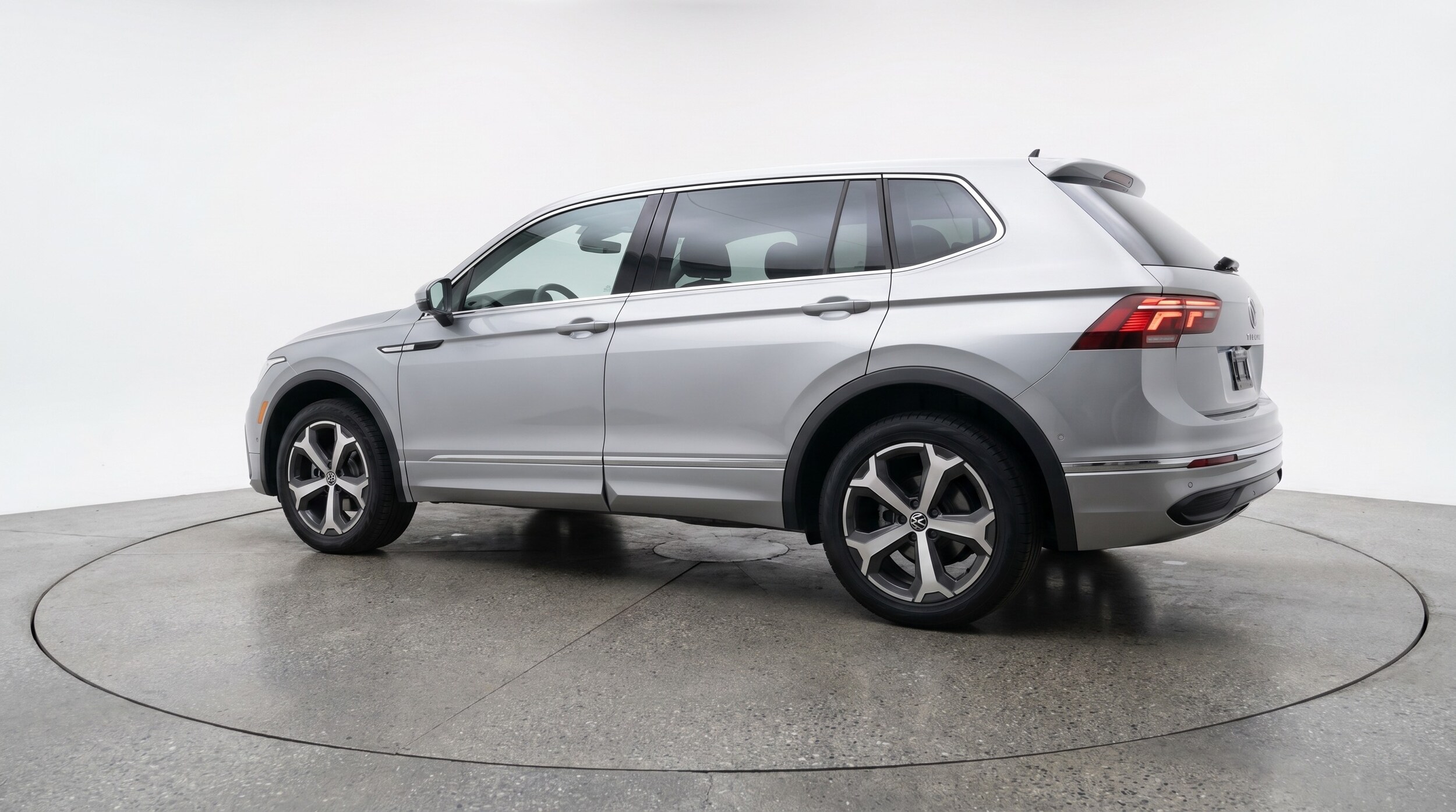 Thumbnail: 2026 Volkswagen Tiguan - 5
