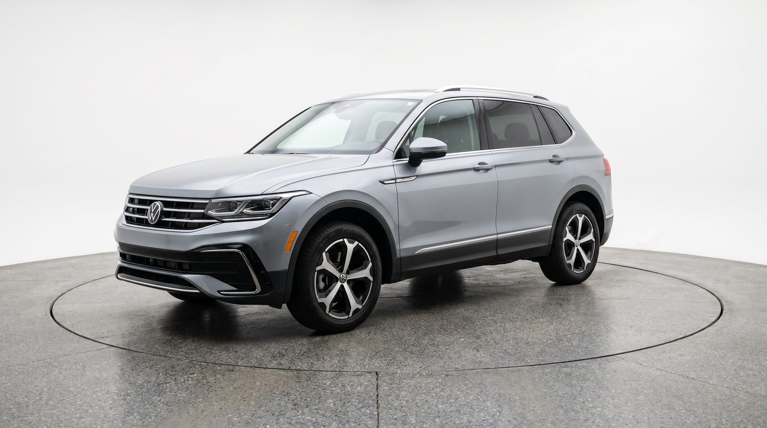 Thumbnail: 2026 Volkswagen Tiguan - 3