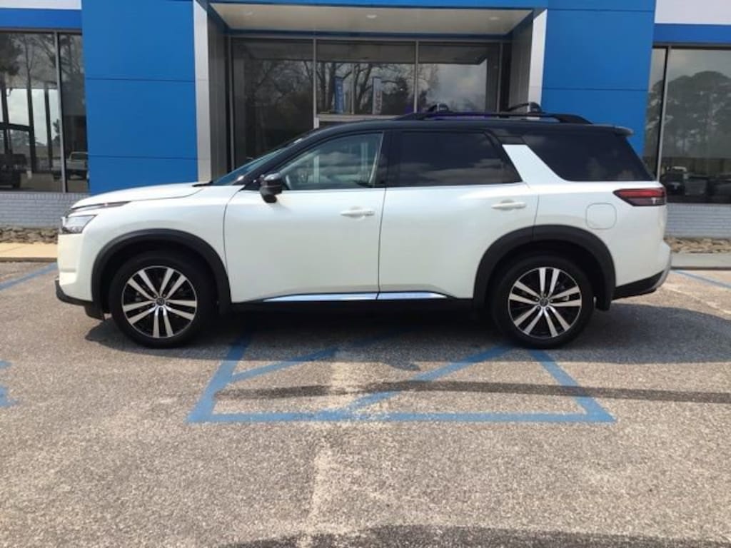 Used 2024 Nissan Pathfinder Platinum SUV