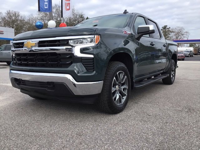 2025 Chevrolet Silverado 1500 LT photo 2