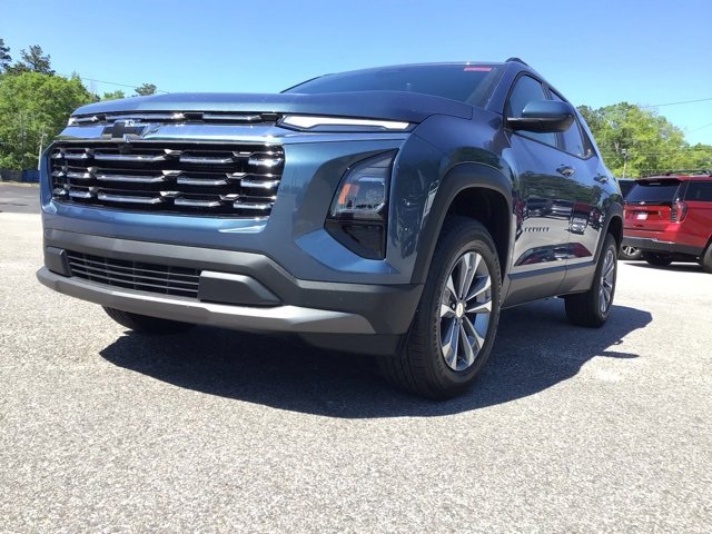 2025 Chevrolet Equinox LT photo 2