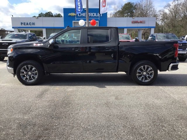 2025 Chevrolet Silverado 1500 LT photo 4