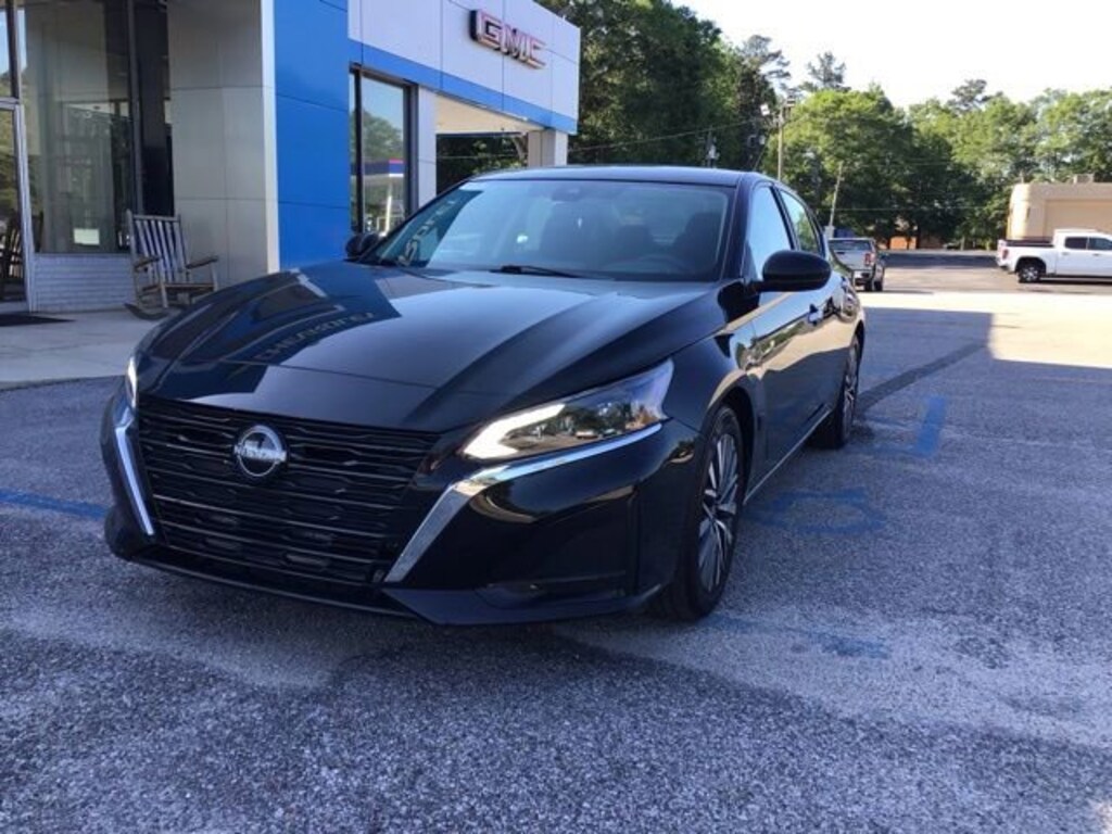 Used 2025 Nissan Altima SV Sedan