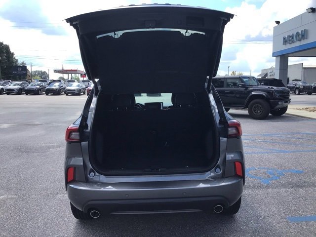 2023 Ford Escape ST-Line photo 4