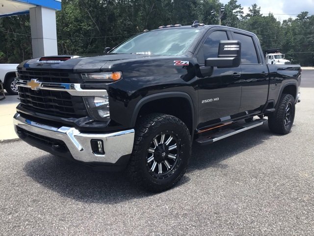 2024 Chevrolet Silverado 2500HD LT photo 2
