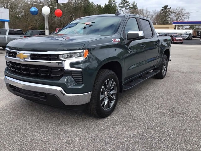 2025 Chevrolet Silverado 1500 LT photo 3