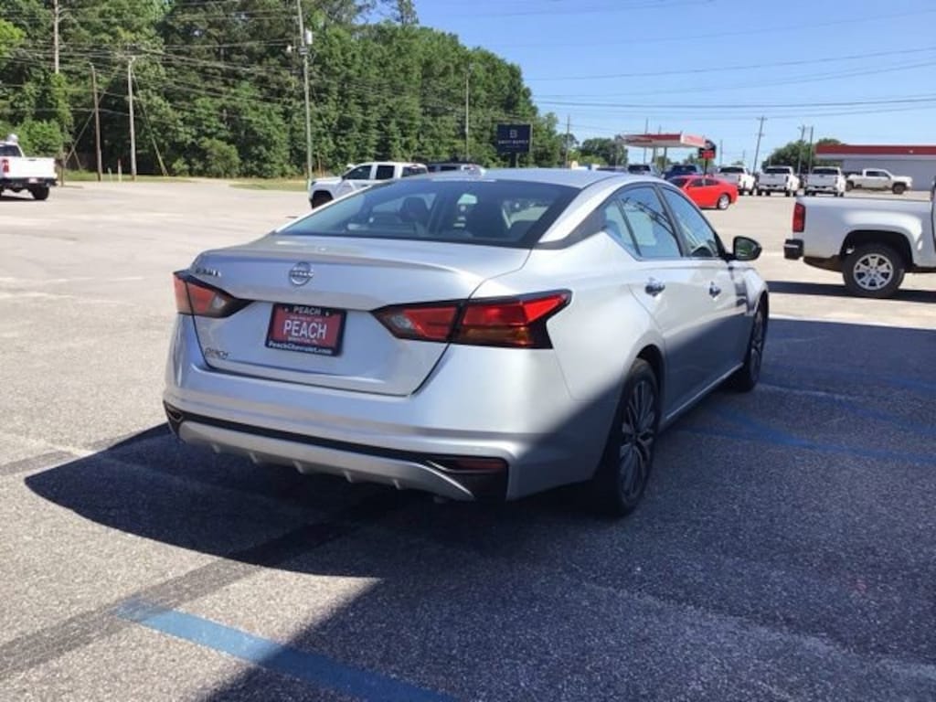 Used 2025 Nissan Altima SV Sedan