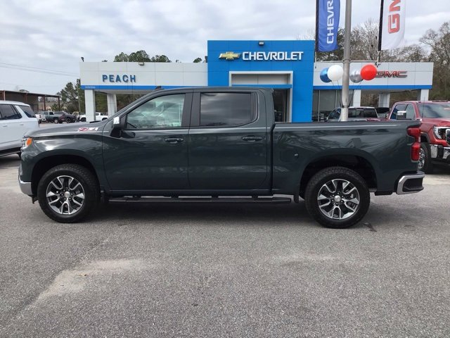 2025 Chevrolet Silverado 1500 LT photo 4