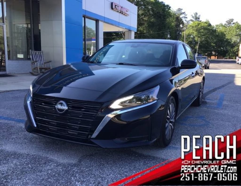 Used 2025 Nissan Altima SV Sedan