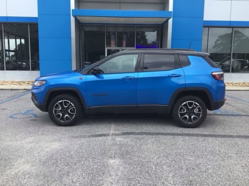 Used 2025 Jeep Compass Trailhawk SUV