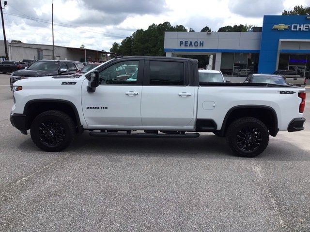 2025 Chevrolet Silverado 2500HD LT photo 3
