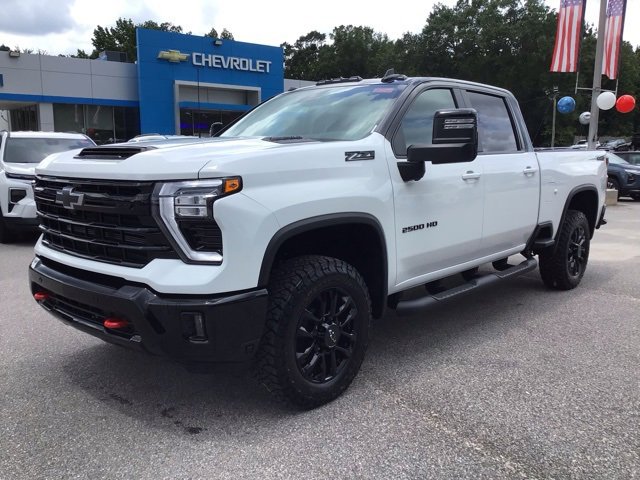 2025 Chevrolet Silverado 2500HD LT photo 2