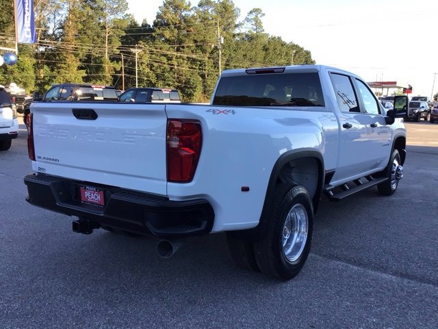 2026 Chevrolet Silverado 3500HD photo 2