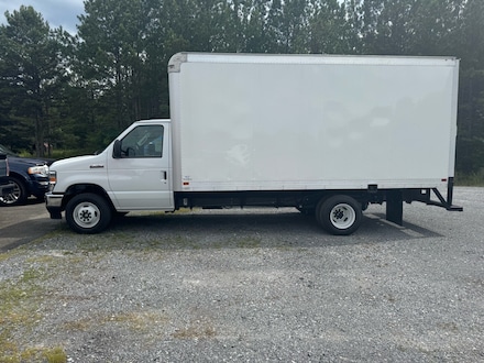 2027 Ford E-450 Cutaway E-450 DRW VAN