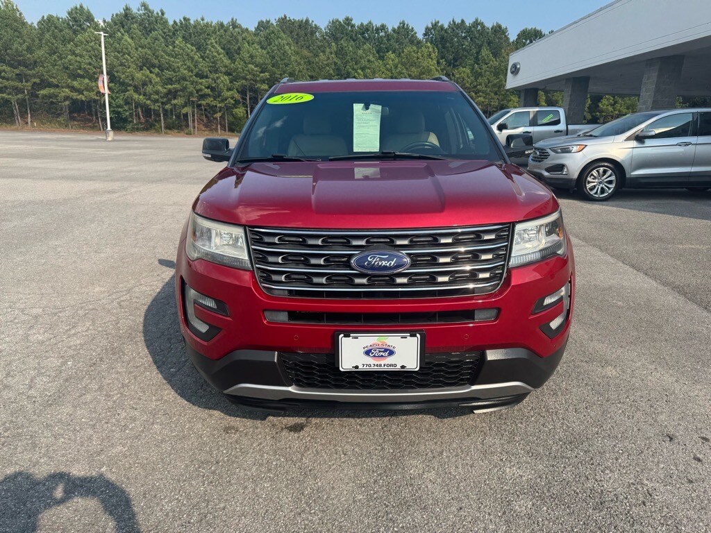 2016 Ford Explorer XLT photo 2