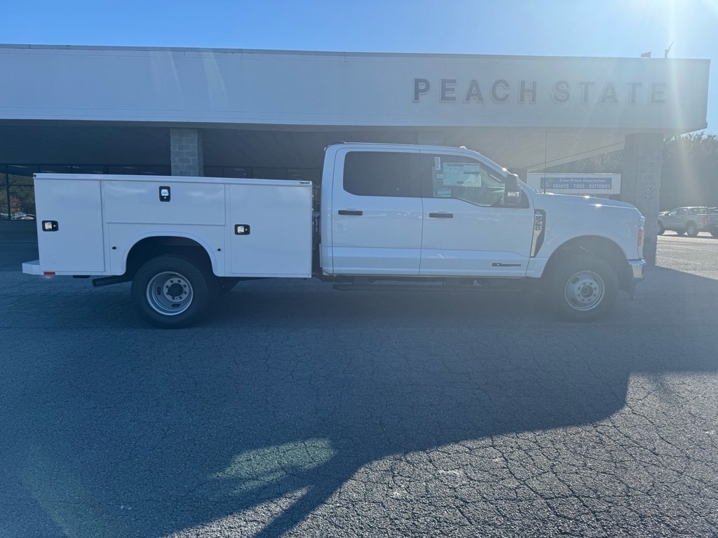 2026 Ford F-350 Super Duty Chassis Cab XL's photo
