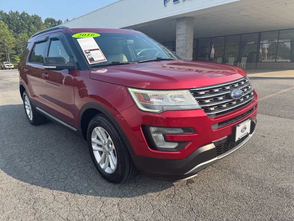 2016 Ford Explorer XLT photo 3