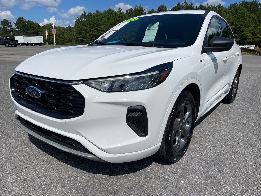 2023 Ford Escape ST-Line photo 4