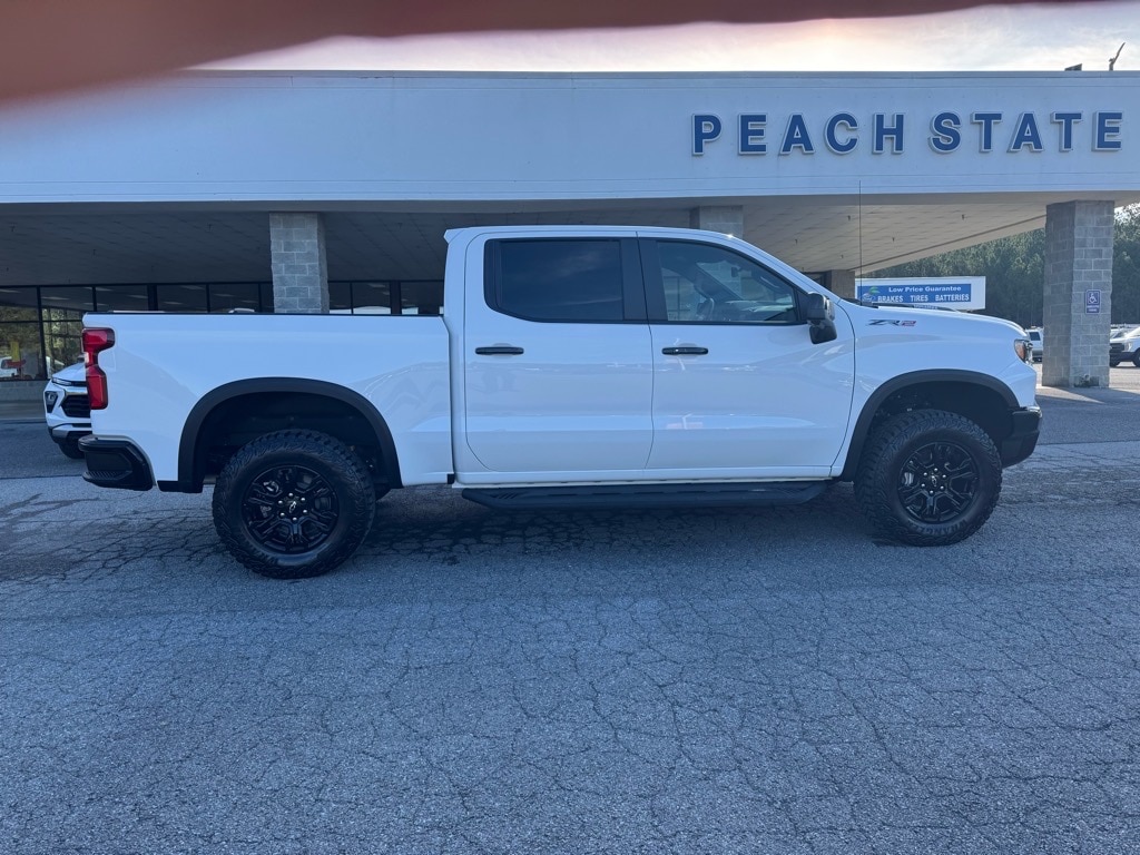 2025 Chevrolet Silverado 1500 ZR2's photo