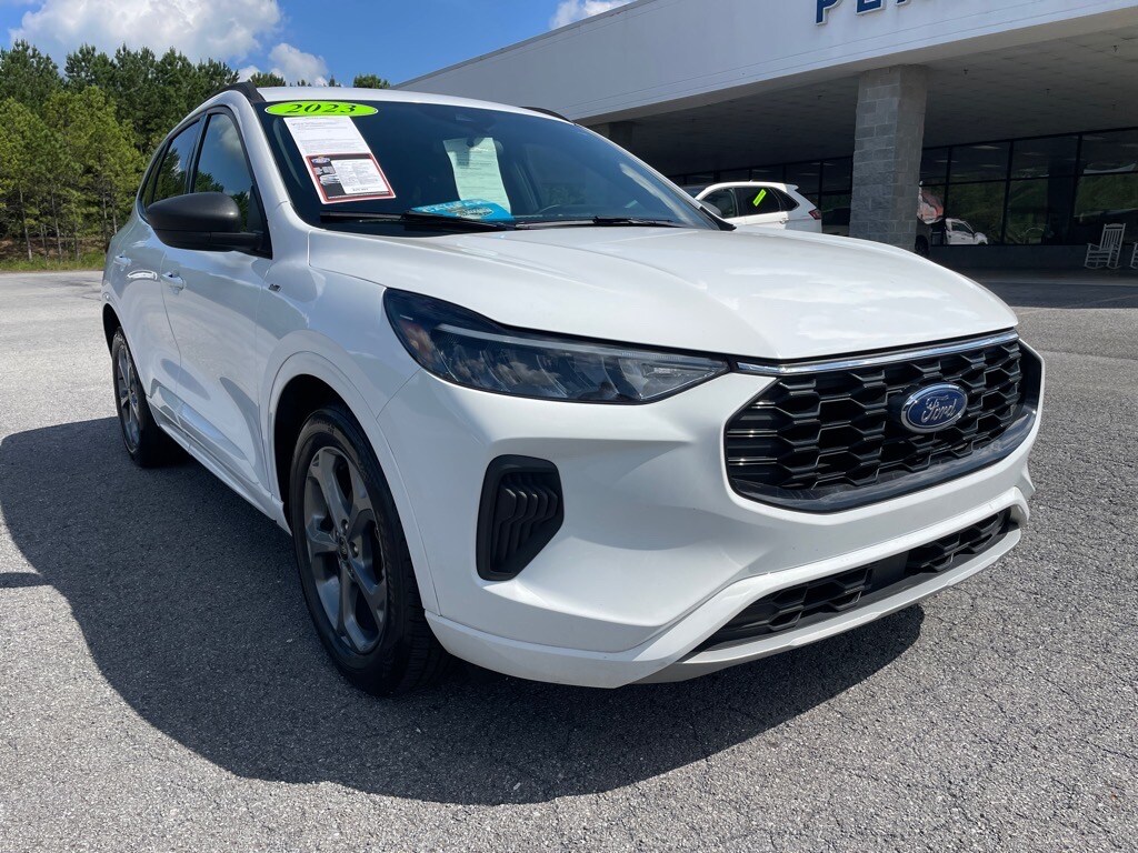 2023 Ford Escape ST-Line photo 2