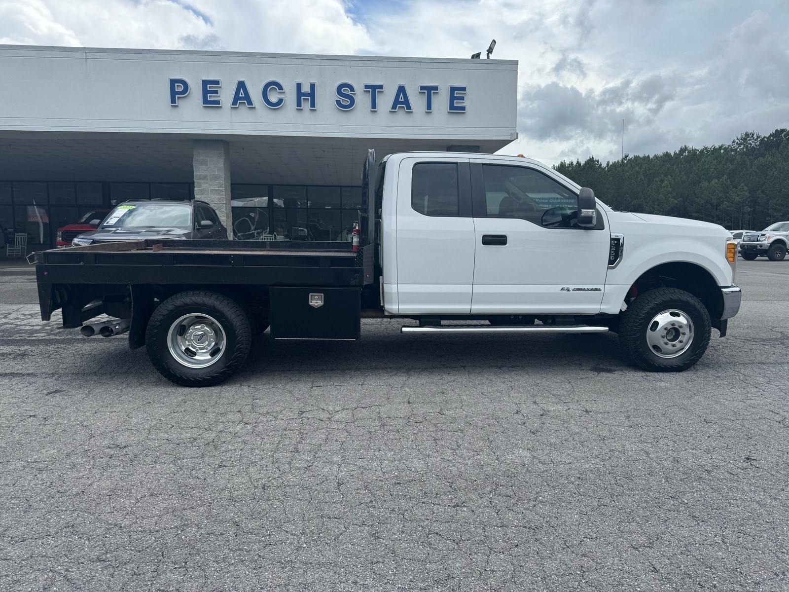 2017 Ford F-350 XL 4x4 SuperCab 168-In DRW's photo