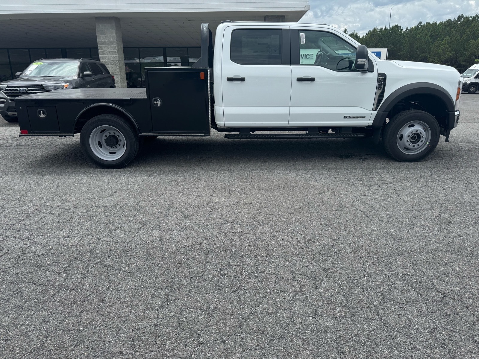2026 Ford F-450 XL 4x4 Crew Cab 179-In DRW's photo