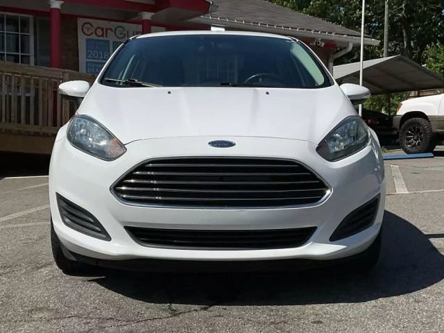 2016 Ford Fiesta SE photo 2