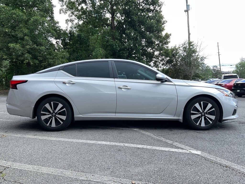 Used 2022 Nissan Altima 2.5 SV Sedan