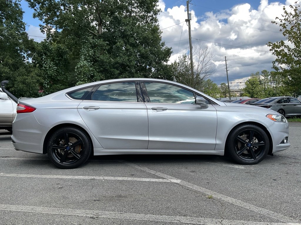 2016 Ford Fusion SE photo 4