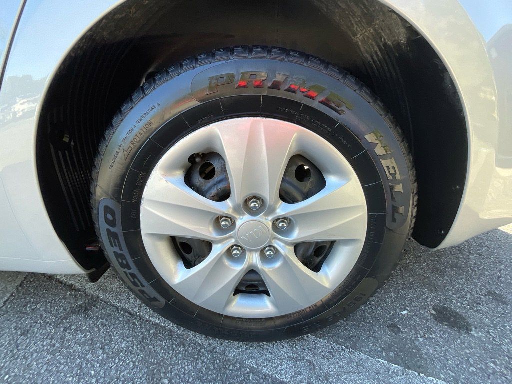 2017 Kia Forte LX - Photo 11