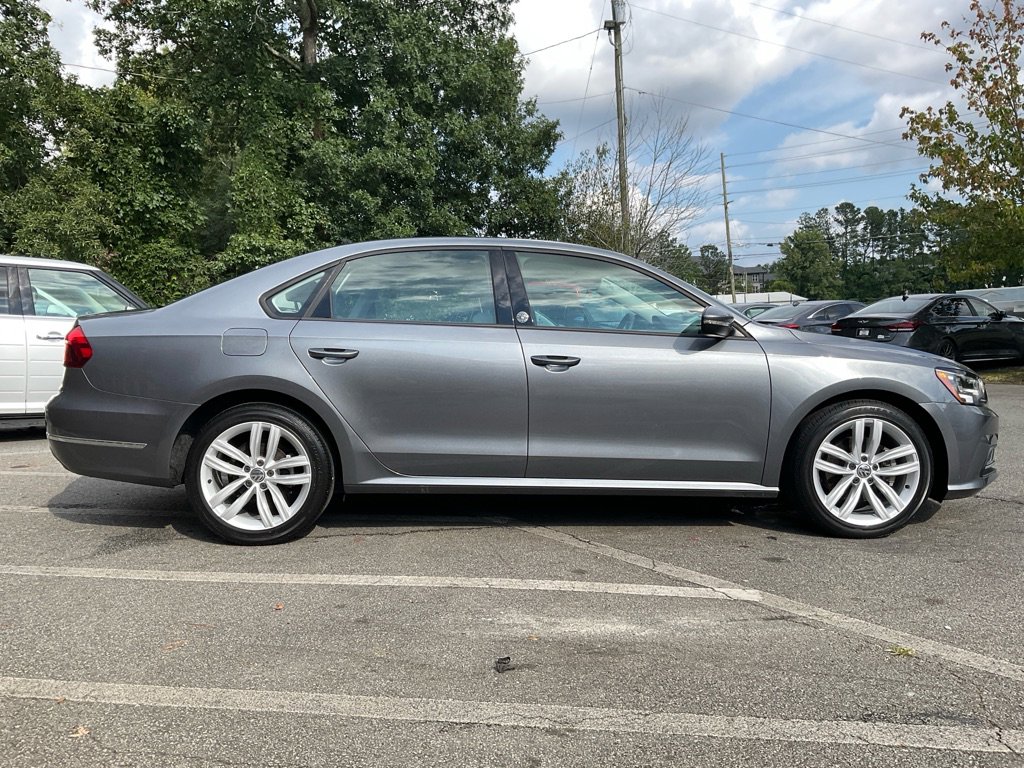 2019 Volkswagen Passat 2.0T Wolfsburg Edition photo 3