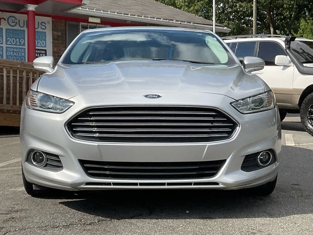 2016 Ford Fusion SE photo 2