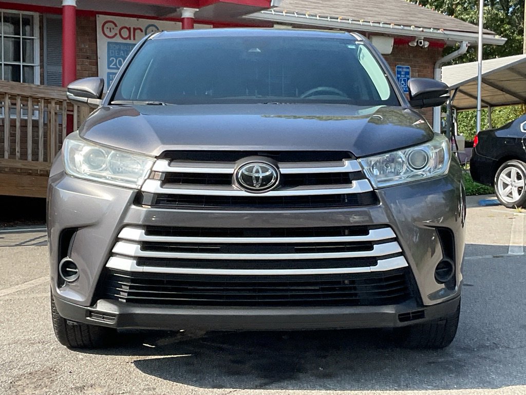 2019 Toyota Highlander LE photo 2