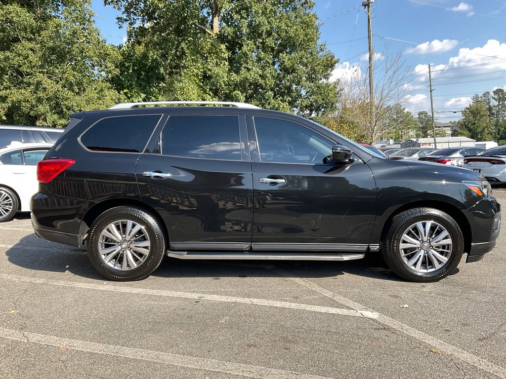 2020 Nissan Pathfinder SV photo 3