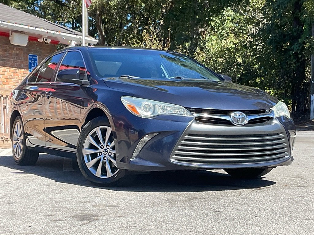 2017 Toyota Camry XLE XSE photo 2