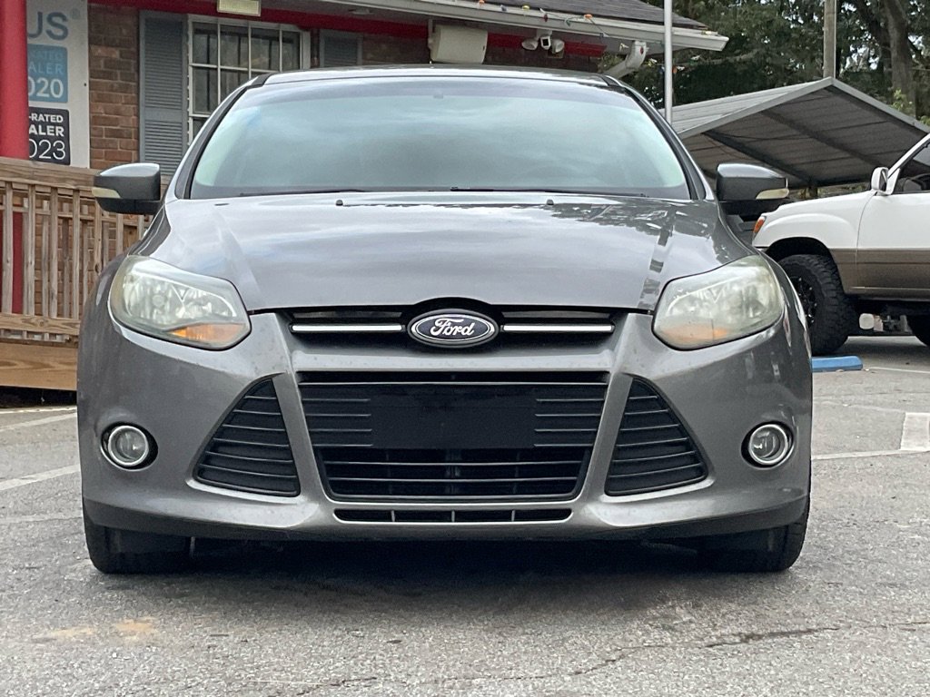 2014 Ford Focus Titanium photo 2