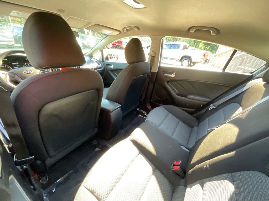 2017 Kia Forte LX - Photo 25