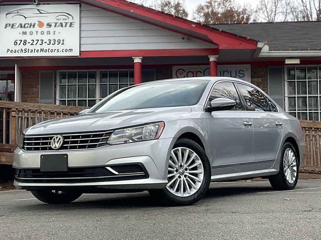 2016 Volkswagen Passat SE's photo